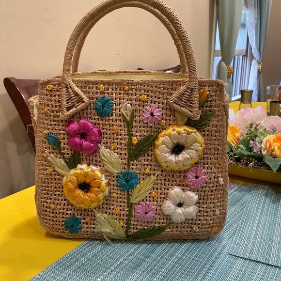 Cabana Handbags - Cabana Tote Bag Vintage OS Tan Woven Straw Floral Embroidered Basket Bag